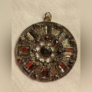 Vintage AVON Gray/Purple Rhinestone Medallion PENDANT VGC. Pendant only🩶💜